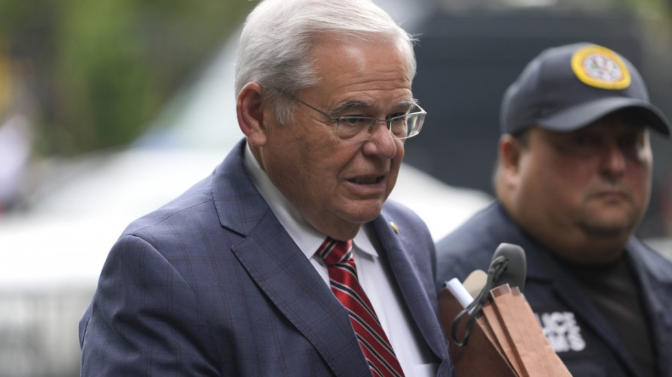 Federalni sud izrekao kaznu 11 godina zatvora bivšem američkom senatoru Bobu Menendezu