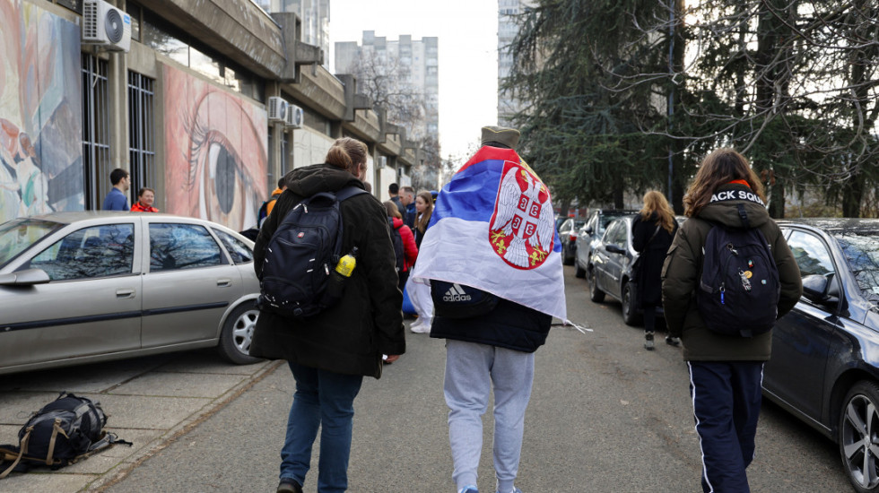 "Sremci solidarno": U Sremskoj Mitrovici održan protest građana i studenata koji su pešice došli iz Rume