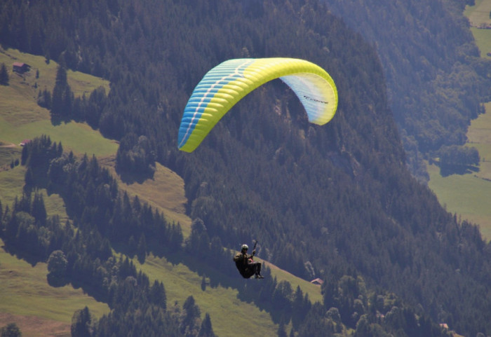 Paraglajder pao kod Virovitice, jedna osoba povređena