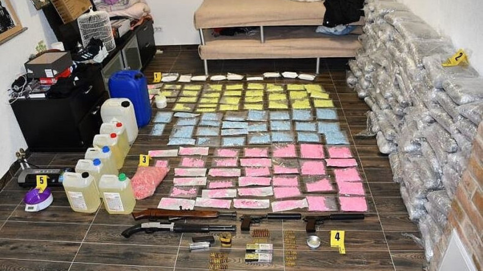 U Sarajevu zaplenjeno više od 100 kilograma droge, uhapšen taksista (47)
