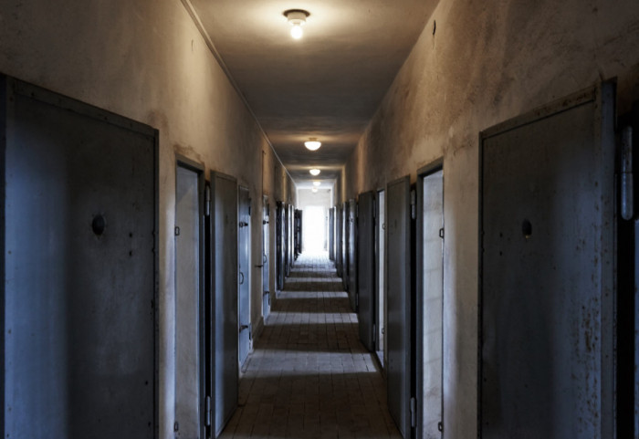 Određeno zadržavanje osumnjičenom (72) za izazivanje požara i pucnjavu u Novom Sadu