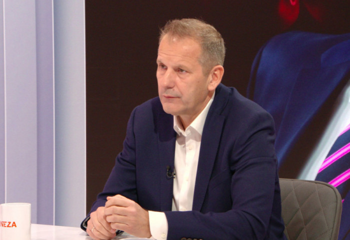 (VIDEO) Gost Sinteze: Završićemo u diktaturi ako ne dobijemo bolje društvo i ne unapredimo sistem vlasti