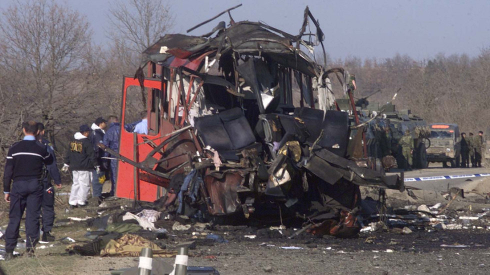 (FOTO) "Svi ćute, ali mi ne smemo": Ubijeno 12 osoba u napadu na autobus kod Podujeva, niko nije odgovarao za zločin
