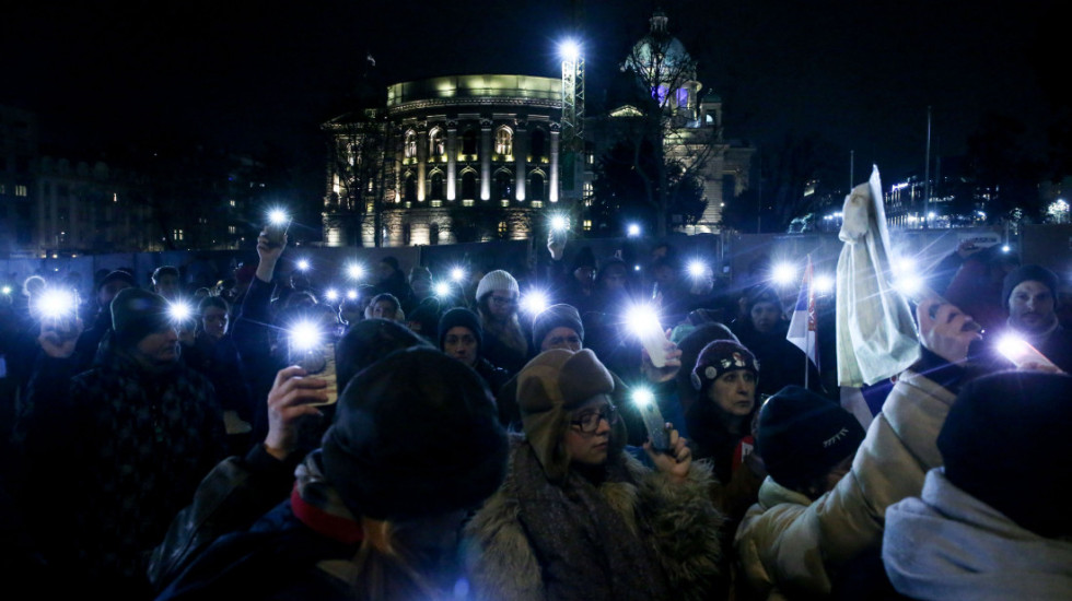 (FOTO) Učesnici protesta "Kultura u blokadi" blokirali zgradu Kulturnog centra Beograda