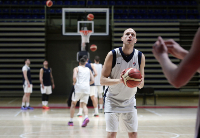 Dejan Davidovac imao saobraćajku: Drugi vozač izazvao nesreću, košarkaš nije povređen
