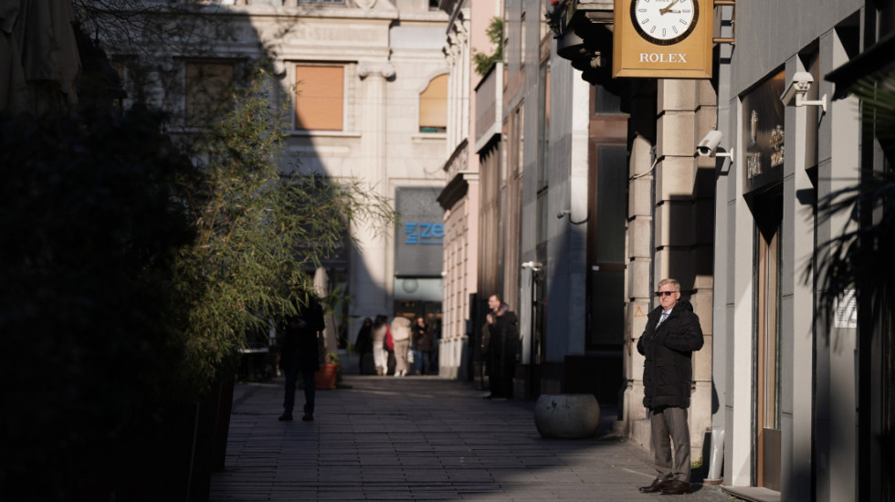 Promenljivo oblačno i toplo, mestimično s kišom i pljuskovima, temperatura do 23 stepena