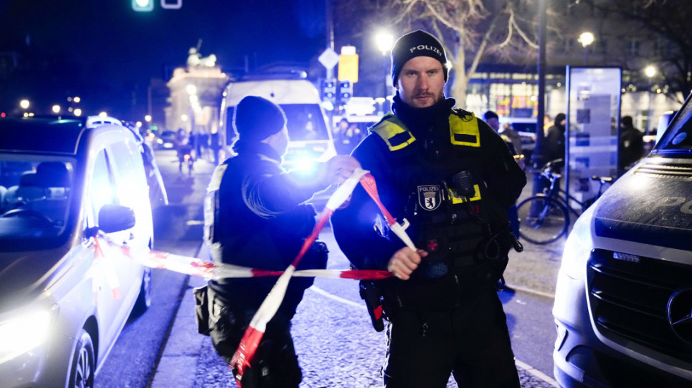 Policajac ubio muškarca ispred noćnog kluba u Nemačkoj nakon što je napao patrolu suzavcem, pokrenuta istraga