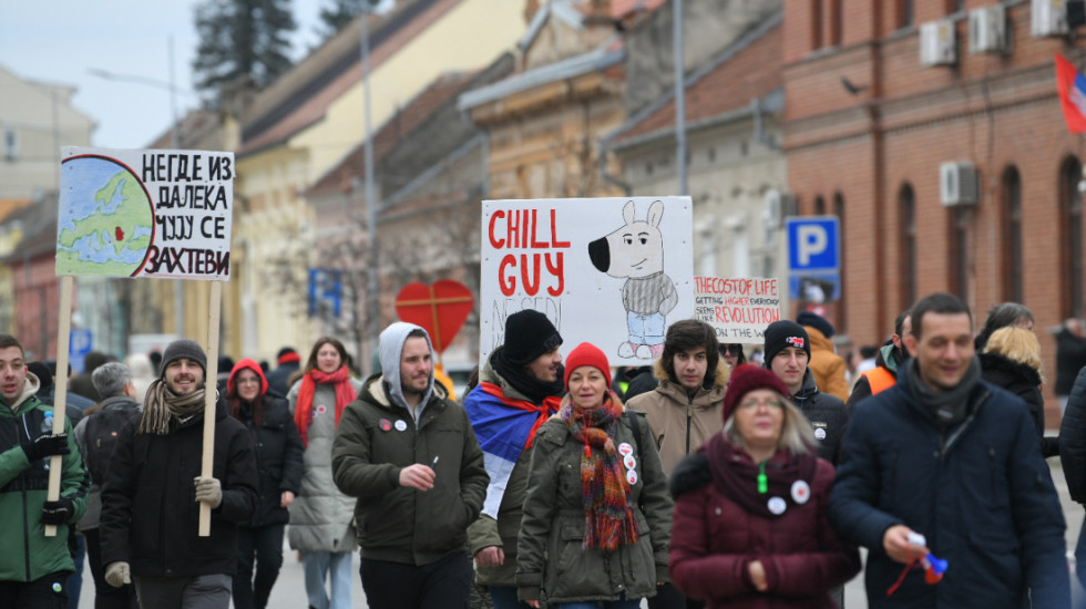 (VIDEO) Studenti proveli noć u šatorima ispred Gradske kuće u Vršcu, protest do 15 sati