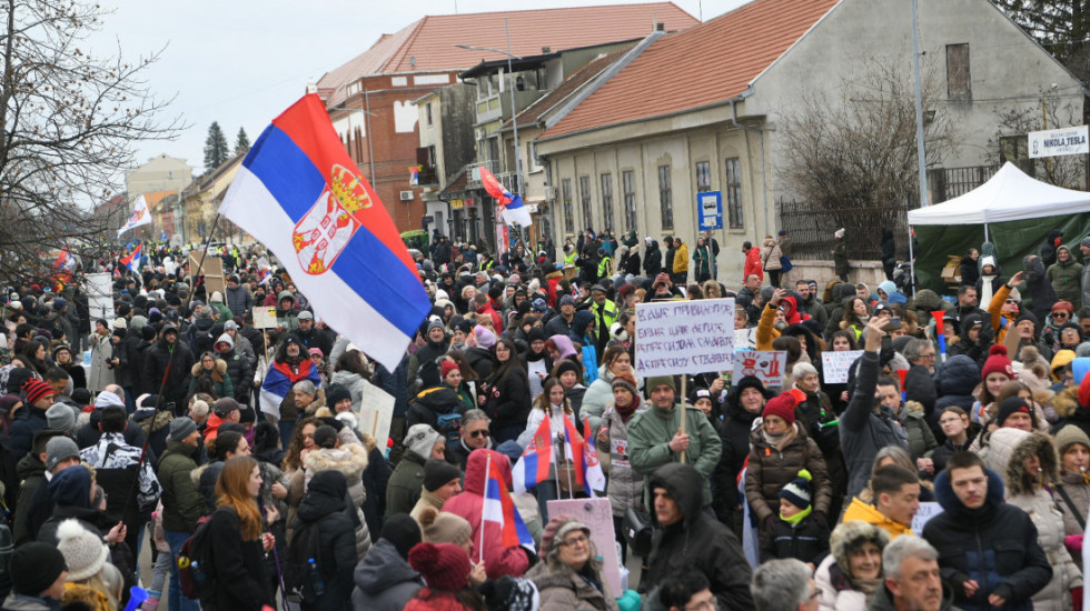 (VIDEO) Protest u Vršcu: Studenti i građani u akciji "Iz Banata iz inata"