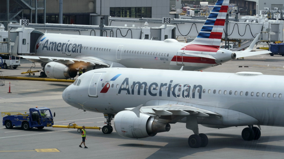 Avion kompanije Amerikan erlajns iz Njujorka preusmeren u Italiju zbog navodne pretnje bombom