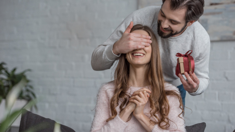 Muškarci su možda ipak romantičniji od žena, kažu stručnjaci