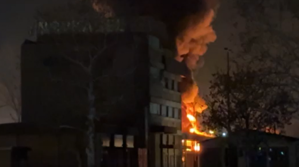 (VIDEO) Veliki požar u Novom Sadu, gorela industrijska hala