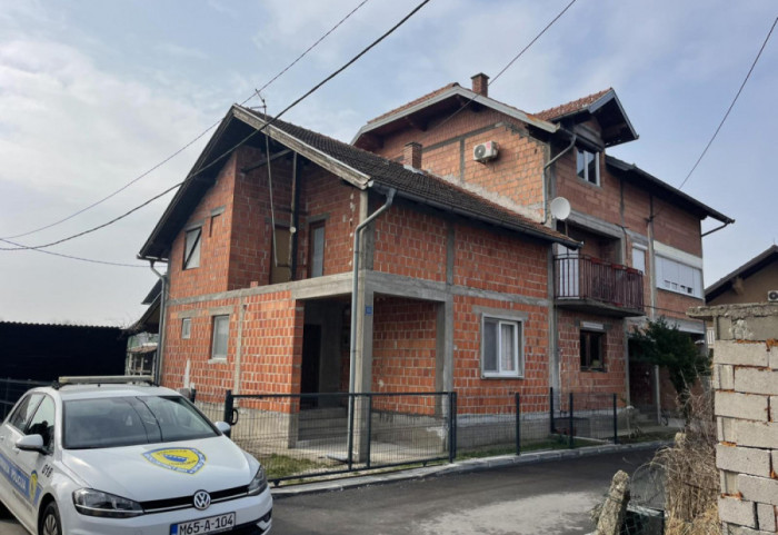 Određen pritvor za majku i sina u čijoj kući u Brčkom su pronađena deca: Šestoro pušteno da se brani sa slobode