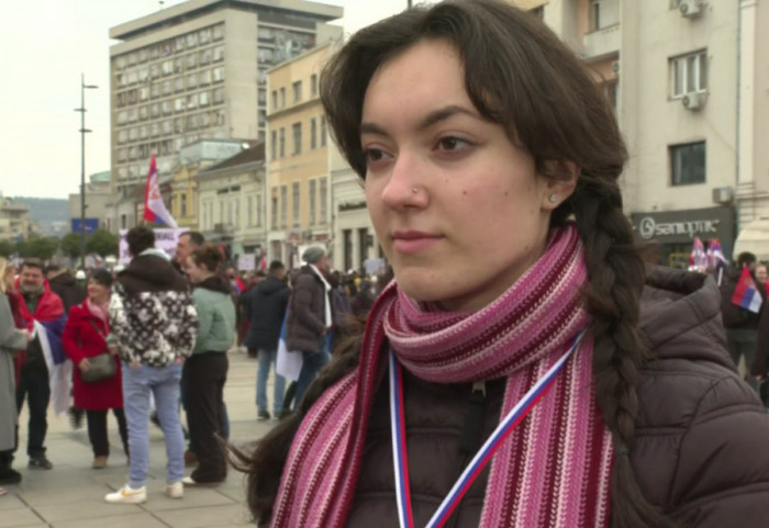 (VIDEO) Studentkinja za Newsmax Balkans: Ostaćemo ovde ceo dan, u nedelju se vraćamo taksijima za Beograd