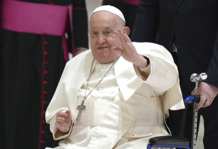 Papa Franja izlazi iz bolnice posle šest nedelja: Biće mu potrebna još dva meseca mirovanja