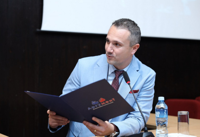 Zašto su centri za socijalni rad često na meti kritika? Vladimir Antić gost emisije Sinteza u 21 sat