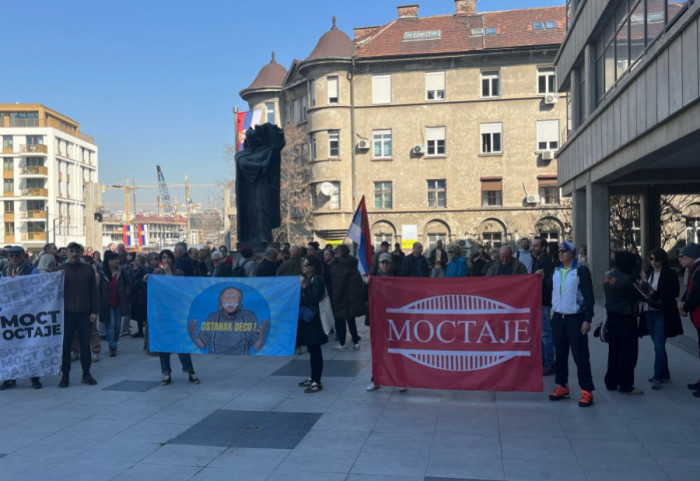 (FOTO) Aktivisti inicijative "Most ostaje" ispred Višeg javnog tužilaštva u Beogradu: Protest zbog hapšenja kolega