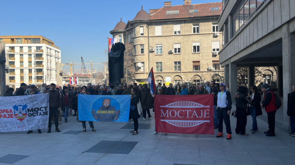 (FOTO) Aktivisti inicijative "Most ostaje" ispred Višeg javnog tužilaštva u Beogradu: Protest zbog hapšenja kolega