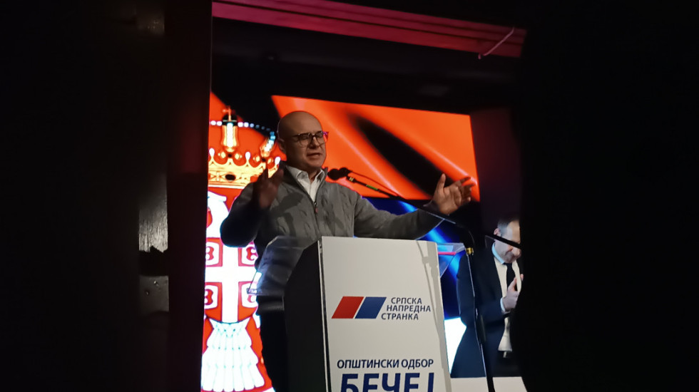 (FOTO) Vučević iz Bečeja: Nadam se da će kod prosvetnih radnika preovladati razum i školska godina biti spasena