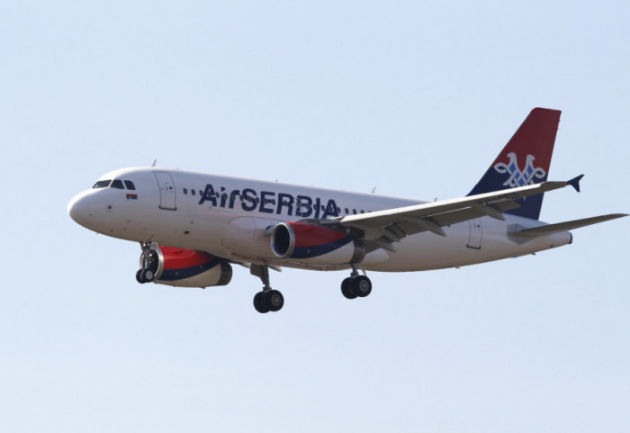 (FOTO) Er Srbija obogatila flotu novim avionom tipa embraer E-195