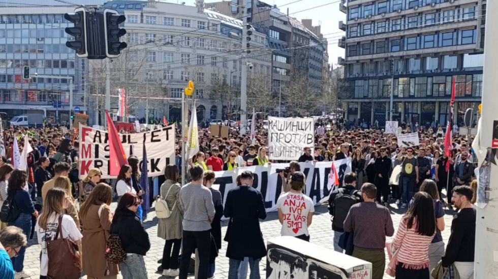 (FOTO) Na Trgu republike održan skup podrške studentima privatnog Računarskog fakulteta