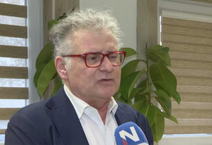 (VIDEO) Dr Dragan Milić za Newsmax Balkans o rupi na prozoru: Ako nije projektil recite šta je, meteor sigurno nije
