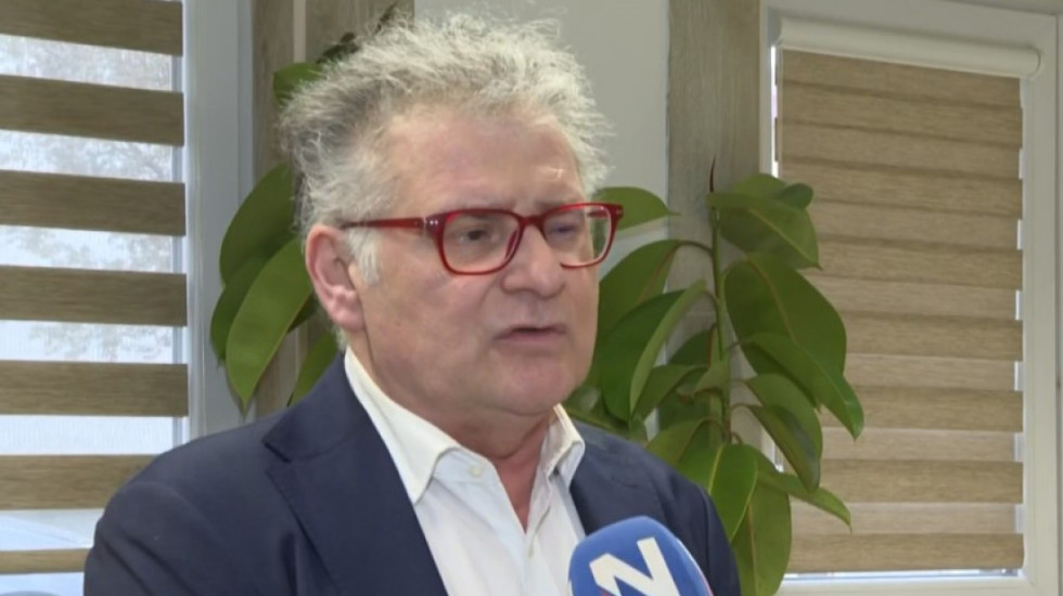 (VIDEO) Dr Dragan Milić za Newsmax Balkans o rupi na prozoru: Ako nije projektil recite šta je, meteor sigurno nije