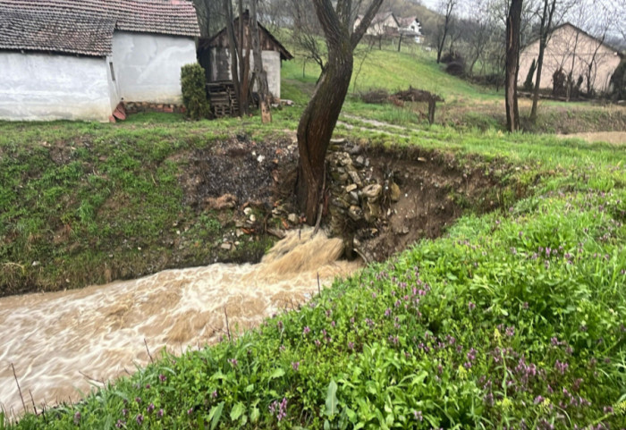 (VIDEO) Izlio se Jadar kod Loznice, u porastu sve reke centralne i zapadne Srbije: "Preduzete su sve preventivne mere"