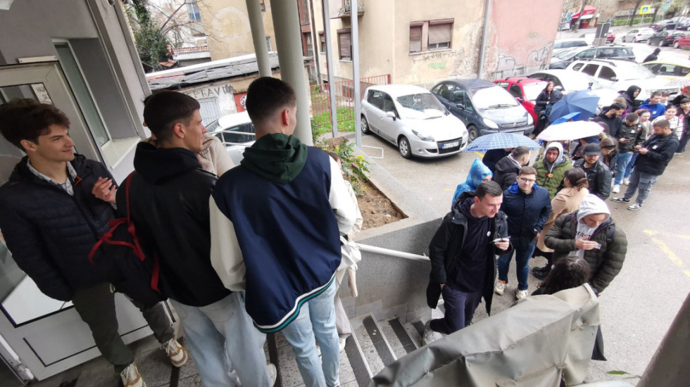 Akcija niških studenata u Nacionalnoj službi za zapošljavanje: "Da li je za posao potrebna partijska knjižica"