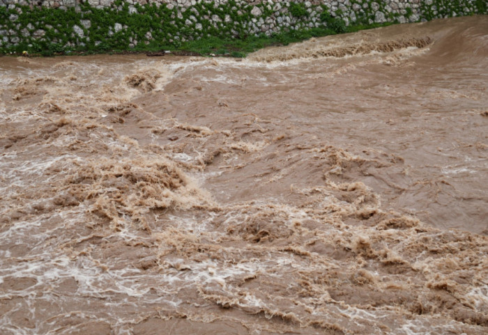 Proglašena vanredna situacija zbog klizišta i odrona nakon obilnih padavina u Banjaluci