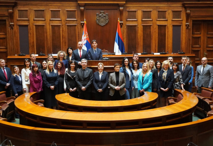 (FOTO) Novoizabrani tužioci položili zakletvu u Skupštini pred Zagorkom Dolovac i Anom Brnabić