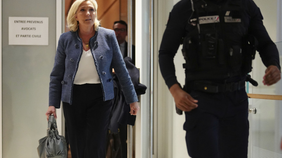 (FOTO) Marin Le Pen proglašena krivom - zabranjeno joj da se kandiduje na predsedničkim izborima 2027.