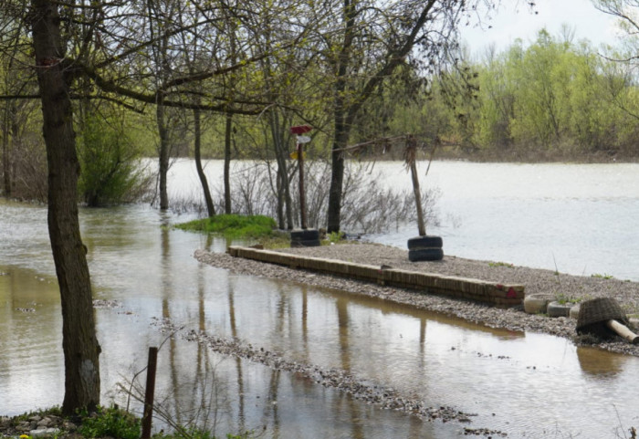 (FOTO) Drina se izlila u blizini Bogatića, nije pričinjena veća materijalna šteta