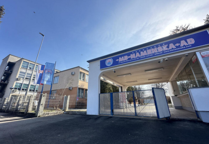 Radnik povređen u fabrici "MB Namenska" u Lučanima: Sa teškom povredom šake prevezen na ortopediju u Beogradu