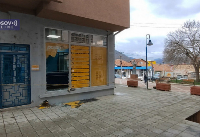 Bačene dve bombe na Poštu Kosova: "Antiteroristička jedinica radi na otkrivanju počinilaca"