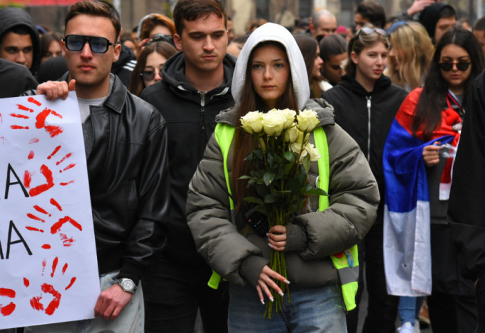 (FOTO) Pet meseci od pada nadstrešnice u Novom Sadu, komemorativni skupovi širom Srbije