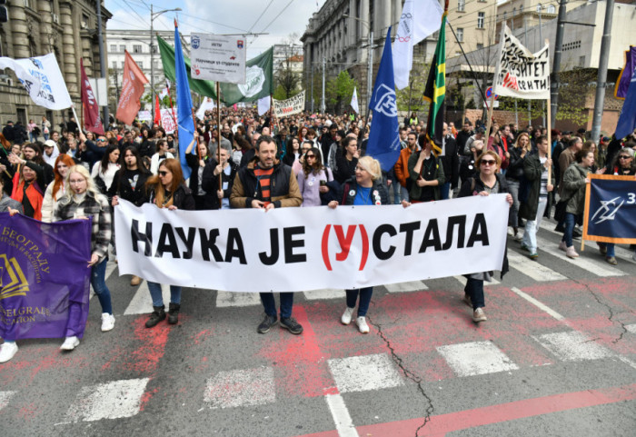 (FOTO/VIDEO) Završen protest ispred Vlade Srbije: "Profesori su uniženi, sve je više fizičkih napada na njih"
