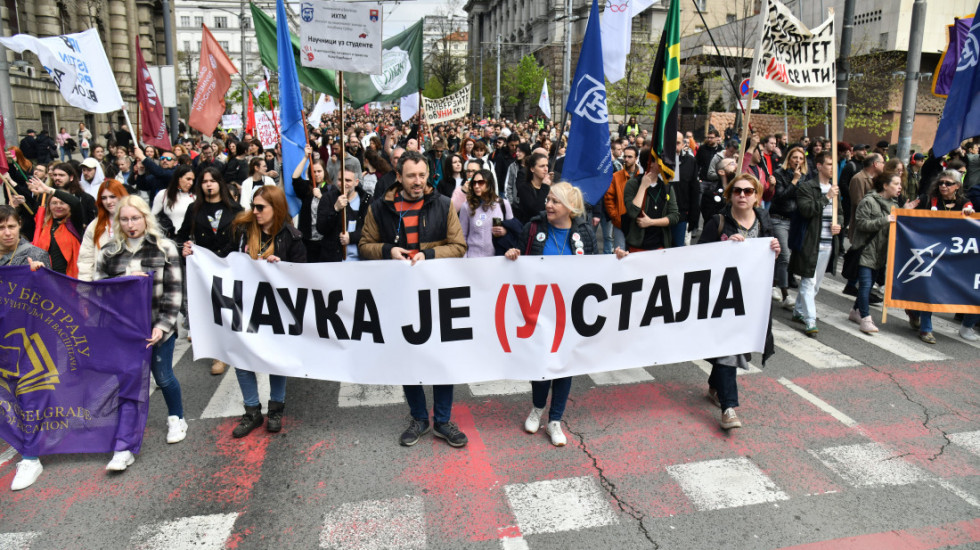 (FOTO/VIDEO) Završen protest ispred Vlade Srbije: "Profesori su uniženi, sve je više fizičkih napada na njih"