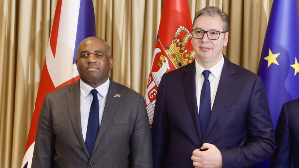 Vučić posle sastanka s britanskim ministrom spoljnih poslova: Srbija ne želi sukobe, zemlji potreban ekonomski razvoj