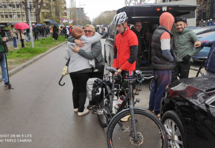 (FOTO/VIDEO) "Tura do Strazbura": Studenti biciklisti voze kroz Evropu da bi predali dokumenta o kršenju prava u Srbiji