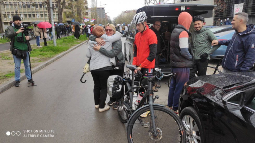 (FOTO/VIDEO) "Tura do Strazbura": Studenti biciklisti voze kroz Evropu da bi predali dokumenta o kršenju prava u Srbiji
