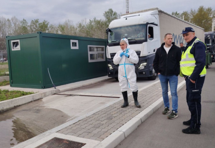 Postavljene dezobarijere na Horgošu u cilju sprečavanja unošenja bolesti slinavke i šapa u Srbiju