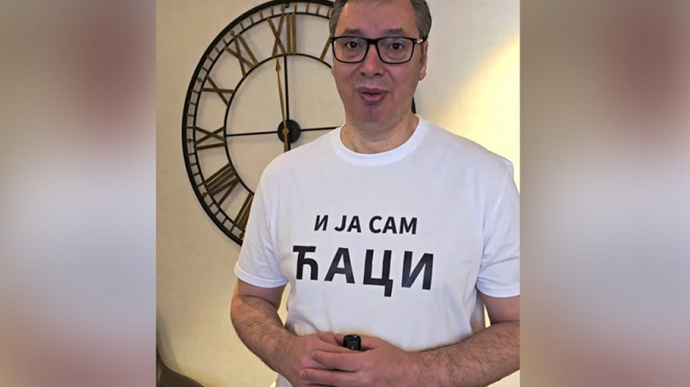 (VIDEO) Vučić čestitao Dan studenata svim akademcima u Srbiji u majici "I ja sam ćaci'
