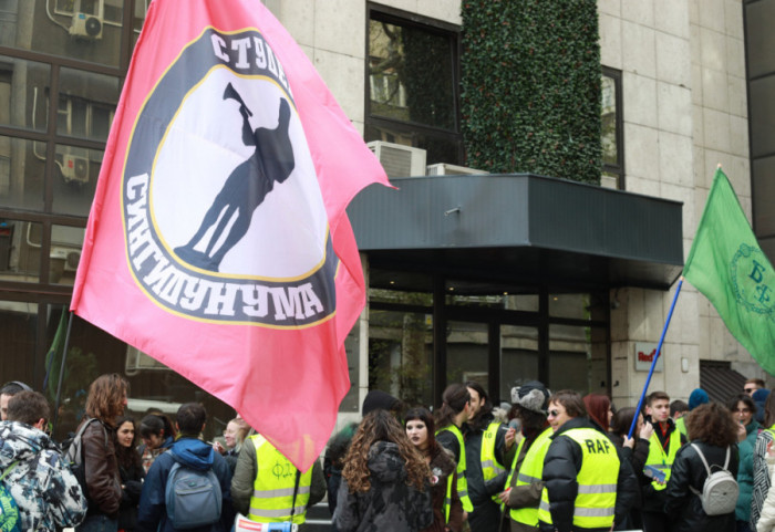 (FOTO) Studenti u blokadi protestovali ispred Univerziteta Union zbog najave početka ispitnog roka