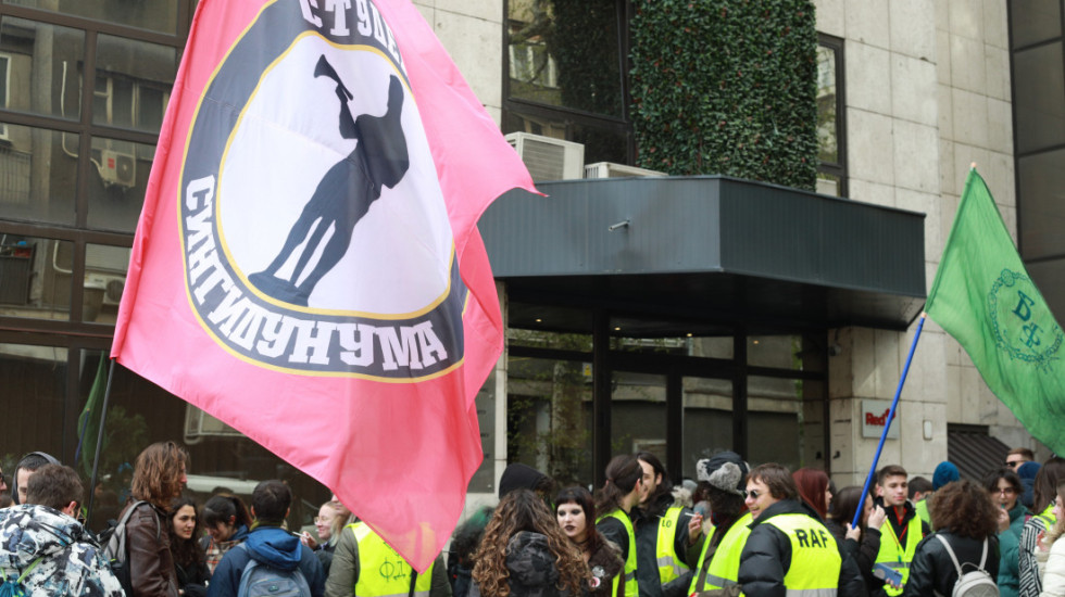 (FOTO) Studenti u blokadi protestovali ispred Univerziteta Union zbog najave početka ispitnog roka