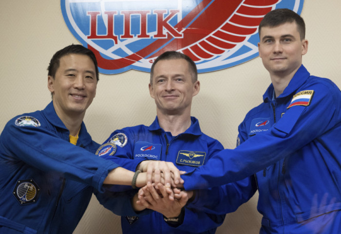 (FOTO) Ruski i američki astronauti u zajedničkoj misiji: "Sojuzom" stigli u svemirsku stanicu, gde će biti osam meseci