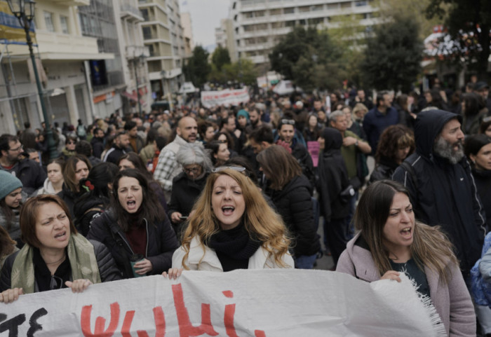 (FOTO) U Grčkoj se održava generalni štrajk: Veliki protesti u Atini i Solunu, poremećaj saobraćaja širom zemlje