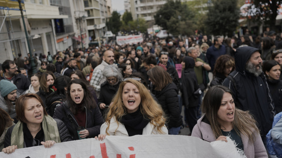 (FOTO) U Grčkoj se održava generalni štrajk: Veliki protesti u Atini i Solunu, poremećaj saobraćaja širom zemlje