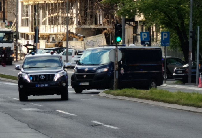 Ukraden automobil na pumpi u kom je bila devojčica (12), policija traga za počiniocem