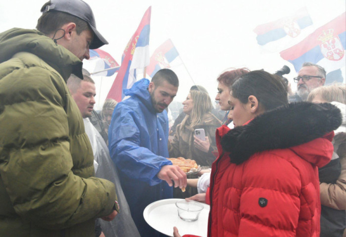 (FOTO) "Braćo, dobro došli": Nakon pet dana pešačenja Srbi sa KiM stigli do Lazarevca